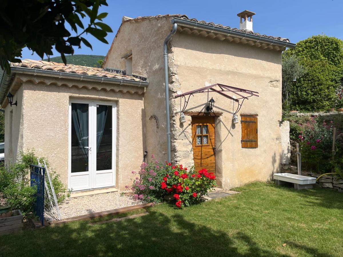 Cabanon Entoure De Montagnes Et D'Oliviers Villa Nyons Exterior photo