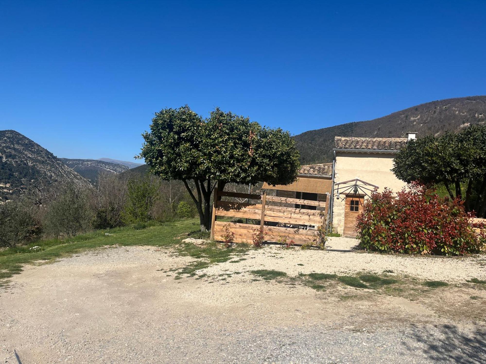 Cabanon Entoure De Montagnes Et D'Oliviers Villa Nyons Exterior photo