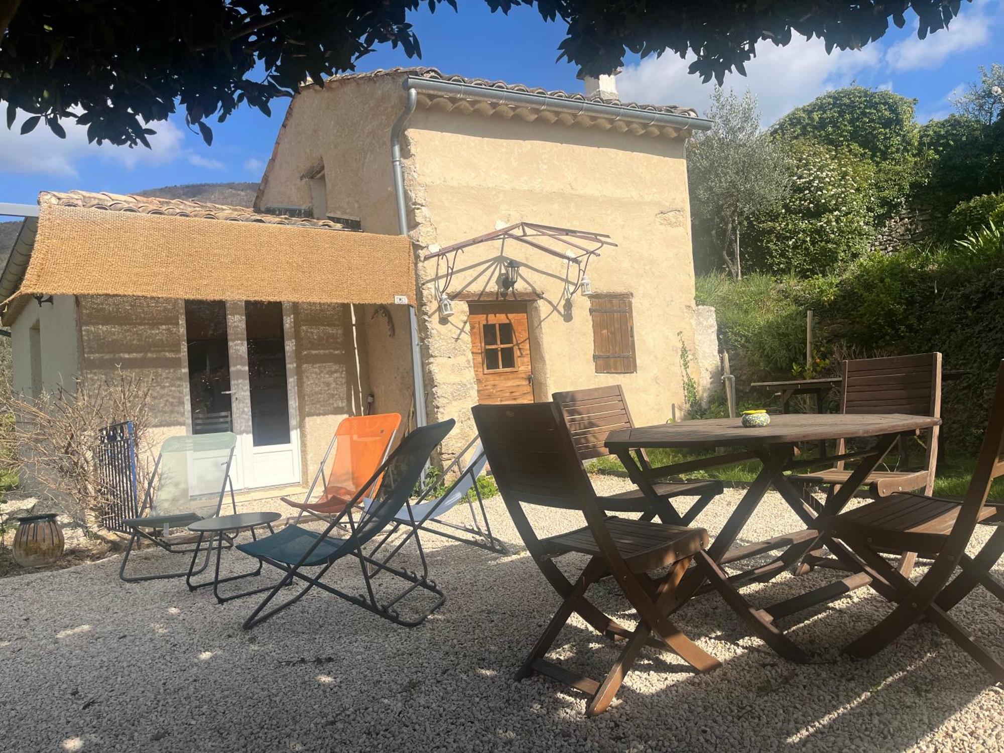 Cabanon Entoure De Montagnes Et D'Oliviers Villa Nyons Exterior photo