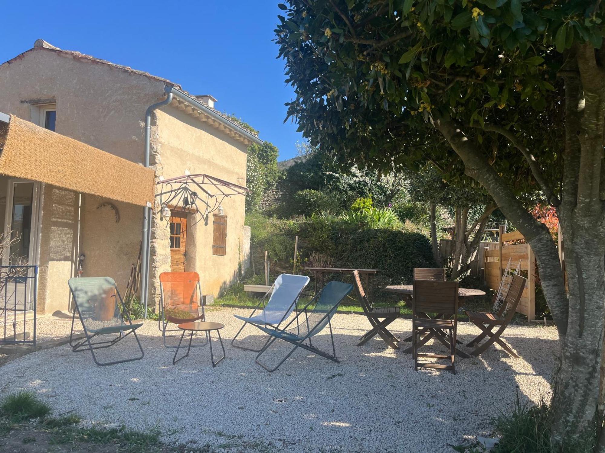Cabanon Entoure De Montagnes Et D'Oliviers Villa Nyons Exterior photo